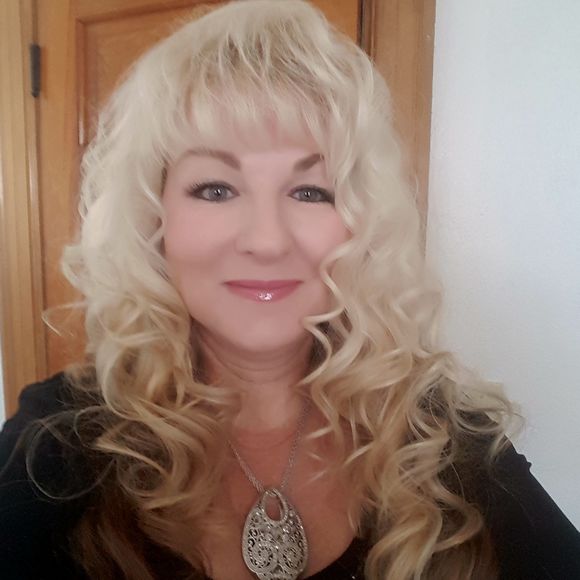 Meet your Posher, Christy - Picture 1 of 1